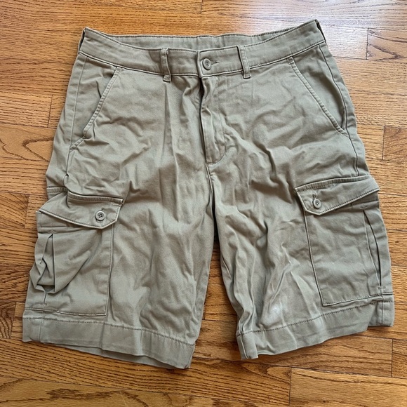 St. John's Bay Mens Tan Cargo Shorts Classic Utility Style Size 32 Gorpcore - Picture 1 of 3